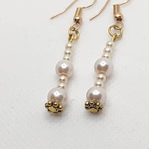 Cercei cu perle mici albe